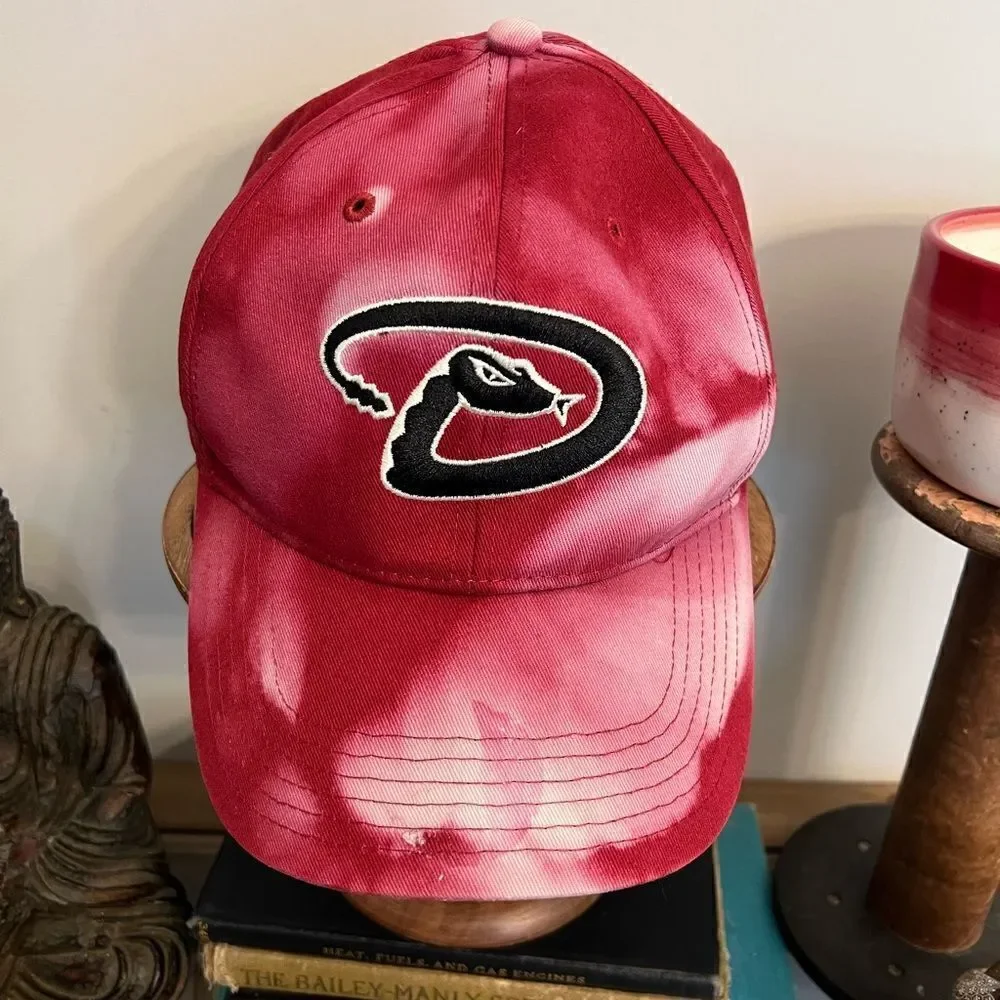 Men’s distressed customized Arizona Diamondbacks Fan Favorite MLB Baseball cap.